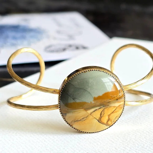 Vintage bracelet picture Jasper Gold tone cuff Southwestern desert scene - Picture 3 of 16